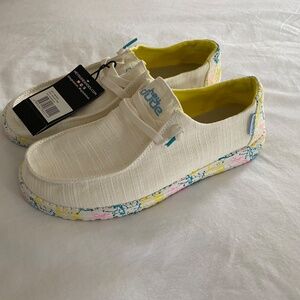 NWT WOMANS HEY DUDE WENDY SUGAR VIBE SIZE 9